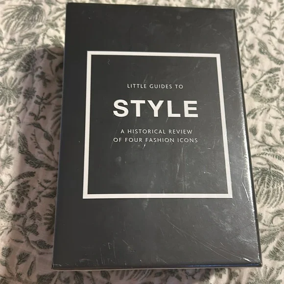 Little Guides to Style Box Set - Black and White - Picture 2 of 4